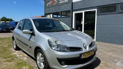 Grijs Gebruikt 2006 Renault Clio II Luxe Hatchback | € 1.998 (Eerlijke prijs)