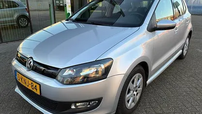 Grijs (metallic) Gebruikt 2013 VW Polo Comfortline Hatchback | € 3.650 (Goede deal)