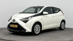 Wit Gebruikt 2019 Toyota Aygo X-play Hatchback | € 8.995 (Eerlijke prijs)