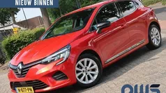 Rood Gebruikt 2021 Renault Clio V Intens Hatchback | € 10.699 (Eerlijke prijs)
