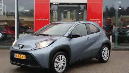 Grijs Gebruikt 2025 Toyota Aygo X X-play SUV | € 18.900 (Eerlijke prijs)
