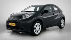 Zwart Gebruikt 2024 Toyota Aygo Play Hatchback | € 18.895 (Super prijs)