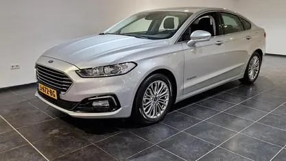 Grijs Gebruikt 2020 Ford Mondeo Titanium Sedan | € 19.245 (Eerlijke prijs)