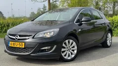 Zwart Gebruikt 2014 Opel Astra Cosmo Hatchback | € 6.888 (Eerlijke prijs)