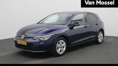Blauw Gebruikt 2022 VW Golf VIII Life Hatchback | € 21.900 (Goede deal)