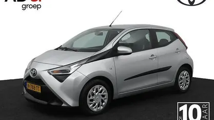 Grijs Gebruikt 2022 Toyota Aygo X-play Hatchback | € 11.950 (Eerlijke prijs)