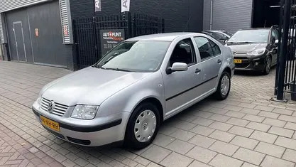 Occasion VW Bora 105 PK (77 kW) 2003 Grijs Sedan