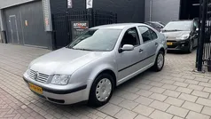Grijs Gebruikt 2003 VW Bora Sedan | € 999 (Eerlijke prijs)