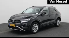 Zwart Gebruikt 2022 VW T-Roc Life SUV | € 22.700 (Eerlijke prijs)