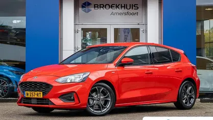 Rood Occasion 2020 Ford Focus ST-Line Hatchback | € 19.395 (Goede deal)