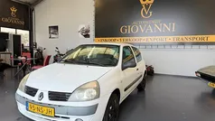 Gebruikt 2004 Renault Clio II Luxe Hatchback | € 650 (Eerlijke prijs)
