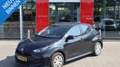 Zwart Gebruikt 2022 Toyota Yaris Active Hatchback | € 17.890 (Eerlijke prijs)