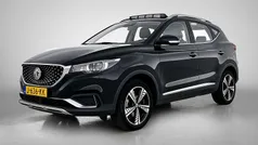 Zwart Gebruikt 2020 MG ZS Luxury Sedan | € 14.740 (Eerlijke prijs)