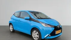 Blauw Gebruikt 2017 Toyota Aygo X-play Hatchback | € 7.890 (Eerlijke prijs)