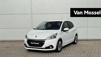 Gebruikt 2019 Peugeot 208 Signature Sky Hatchback | € 12.340 (Eerlijke prijs)