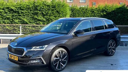 Zwart Gebruikt 2021 Skoda Octavia Business Line Stationwagen | € 26.695 (Eerlijke prijs)