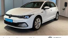 Gebruikt 2022 VW Golf VIII Style Sedan | € 26.787 (Eerlijke prijs)