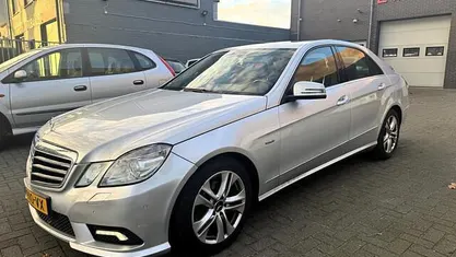 Grijs Gebruikt 2009 Mercedes E220 Avantgarde Sedan | € 4.750 (Super prijs)