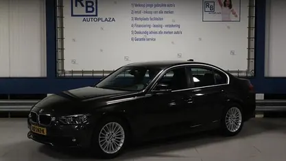 Bruin Gebruikt 2018 BMW 320 Executive Sedan | € 13.950 (Eerlijke prijs)