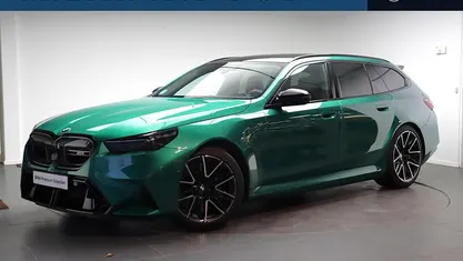 Groen Occasion 2025 BMW M5 Comfort Edition Stationwagen | € 138.950 (Goede deal)