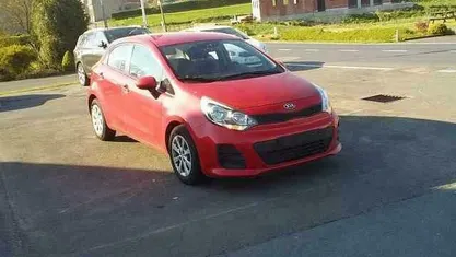 Occasion Kia Rio 84 PK (61 kW) 2016 Rood Hatchback