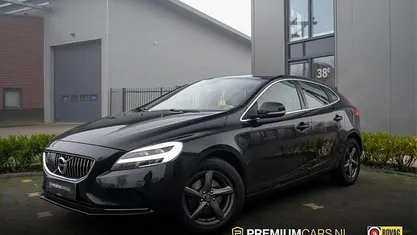 Zwart Gebruikt 2016 Volvo V40 Hatchback | € 15.450 (Goede deal)