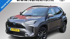 Grijs, metallic lak Gebruikt 2022 Toyota Yaris Cross X-plore SUV | € 27.795 (Eerlijke prijs)