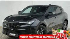 Zwart Nieuw 2025 Alfa Romeo Junior Edizione Speciale SUV | € 39.735 (Eerlijke prijs)