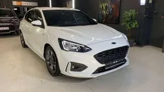 Wit Gebruikt 2021 Ford Focus ST-Line Sedan | € 18.500 (Eerlijke prijs)