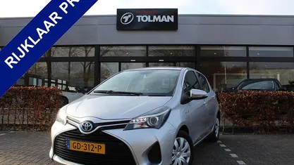 Zilver (metallic) Occasion 2015 Toyota Yaris Hybrid Hatchback | € 11.950 (Eerlijke prijs)