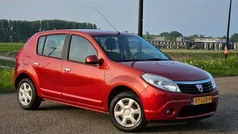 Rood Gebruikt 2010 Dacia Sandero Lauréate Hatchback | € 1.995 (Goede deal)