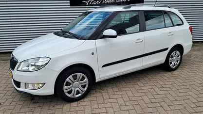 Wit Occasion 2014 Skoda Fabia Hatchback | € 6.990 (Eerlijke prijs)