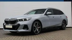 Gebruikt 2025 BMW 550e M Sport Stationwagen | € 89.950 (Eerlijke prijs)