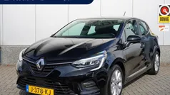 Zwart Gebruikt 2020 Renault Clio V Intens Hatchback | € 13.980 (Eerlijke prijs)
