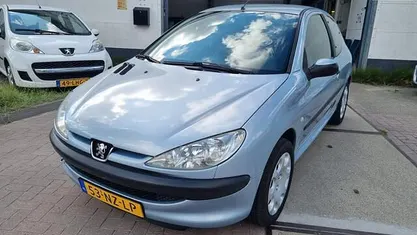 Occasion Peugeot 206 75 PK (55 kW) 2004 Grijs Hatchback