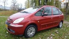 Rood Gebruikt 2006 Citroën Xsara Picasso Attraction MPV | € 999 (Goede deal)