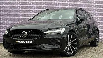 Zwart Occasion 2024 Volvo V60 Plus Stationwagen | € 42.899 (Eerlijke prijs)