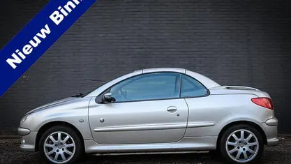 Grijs Occasion 2004 Peugeot 206 CC Roland Garros Cabriolet | € 2.250 (Eerlijke prijs)
