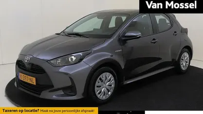 Grijs Occasion 2021 Toyota Yaris Hybrid Active Hatchback | € 19.935 (Super prijs)