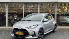 Grijs Gebruikt 2022 Toyota Yaris Hybrid Hatchback | € 21.700 (Eerlijke prijs)