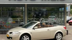 Beige, metallic lak Gebruikt 2006 Renault Mégane Cabriolet Cabriolet | € 2.295 (Eerlijke prijs)