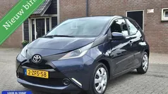 Gebruikt 2015 Toyota Aygo X-play Hatchback | € 7.950 (Eerlijke prijs)