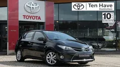 Zwart Gebruikt 2015 Toyota Auris Hatchback | € 14.900 (Eerlijke prijs)