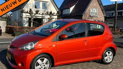 Occasion Toyota Aygo Comfort 68 PK (50 kW) 2012 Oranje (metallic) Hatchback