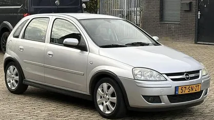 Grijs Gebruikt 2006 Opel Corsa Hatchback | € 1.599 (Eerlijke prijs)