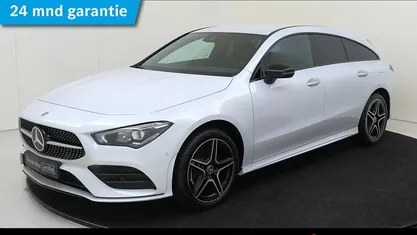 Wit Gebruikt 2024 Mercedes CLA250e Shooting Brake AMG line Stationwagen | € 37.945 (Eerlijke prijs)