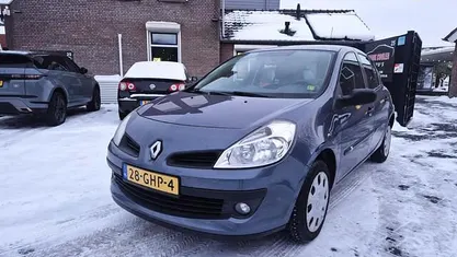Blauw (metallic) Gebruikt 2008 Renault Clio R.S. Hatchback | € 2.745 (Eerlijke prijs)