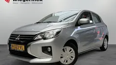 Grijs, metallic lak Gebruikt 2020 Mitsubishi Space Star Hatchback | € 10.944 (Eerlijke prijs)