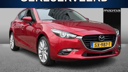 Soul red Occasion 2018 Mazda 3 Hatchback | € 17.895 (Eerlijke prijs)