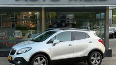 Grijs, metallic lak Gebruikt 2013 Opel Mokka Cosmo SUV | € 9.495 (Eerlijke prijs)